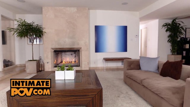 Пошлые телочки сосутся и нежно играют с мокрыми пиздушками