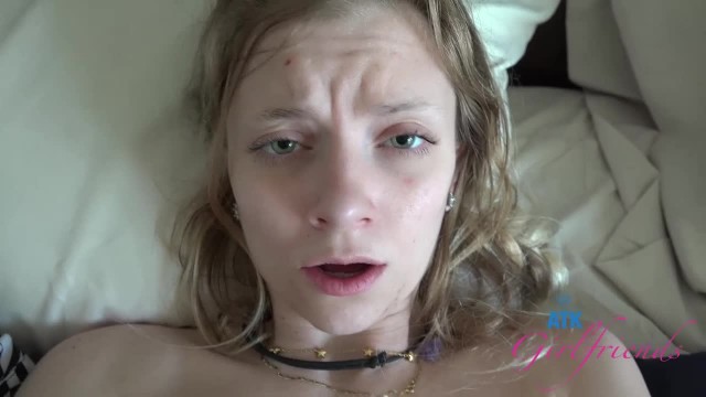 Худенькая сводная сестра снова хочет заняться сексом