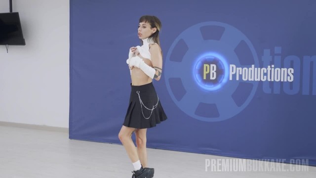 Если умеешь красиво глотать сперму, то хорошо заработаешь